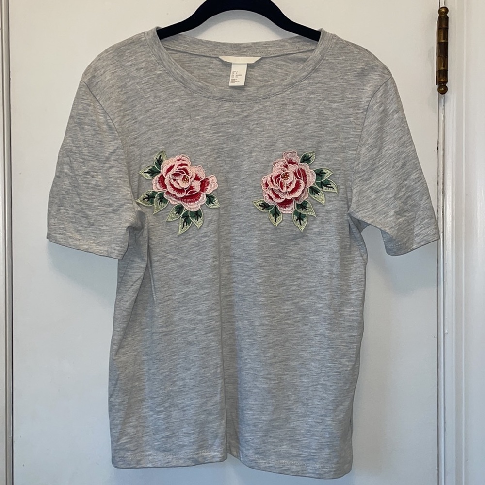 H&M Tee Gray with Floral Appliqué Small